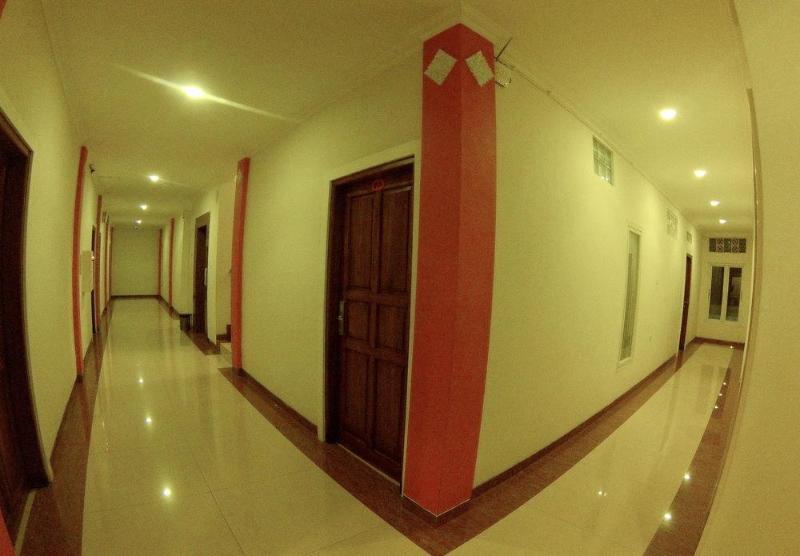 Oyo 90473 Gowin Hotel Kuta Lombok Exteriör bild
