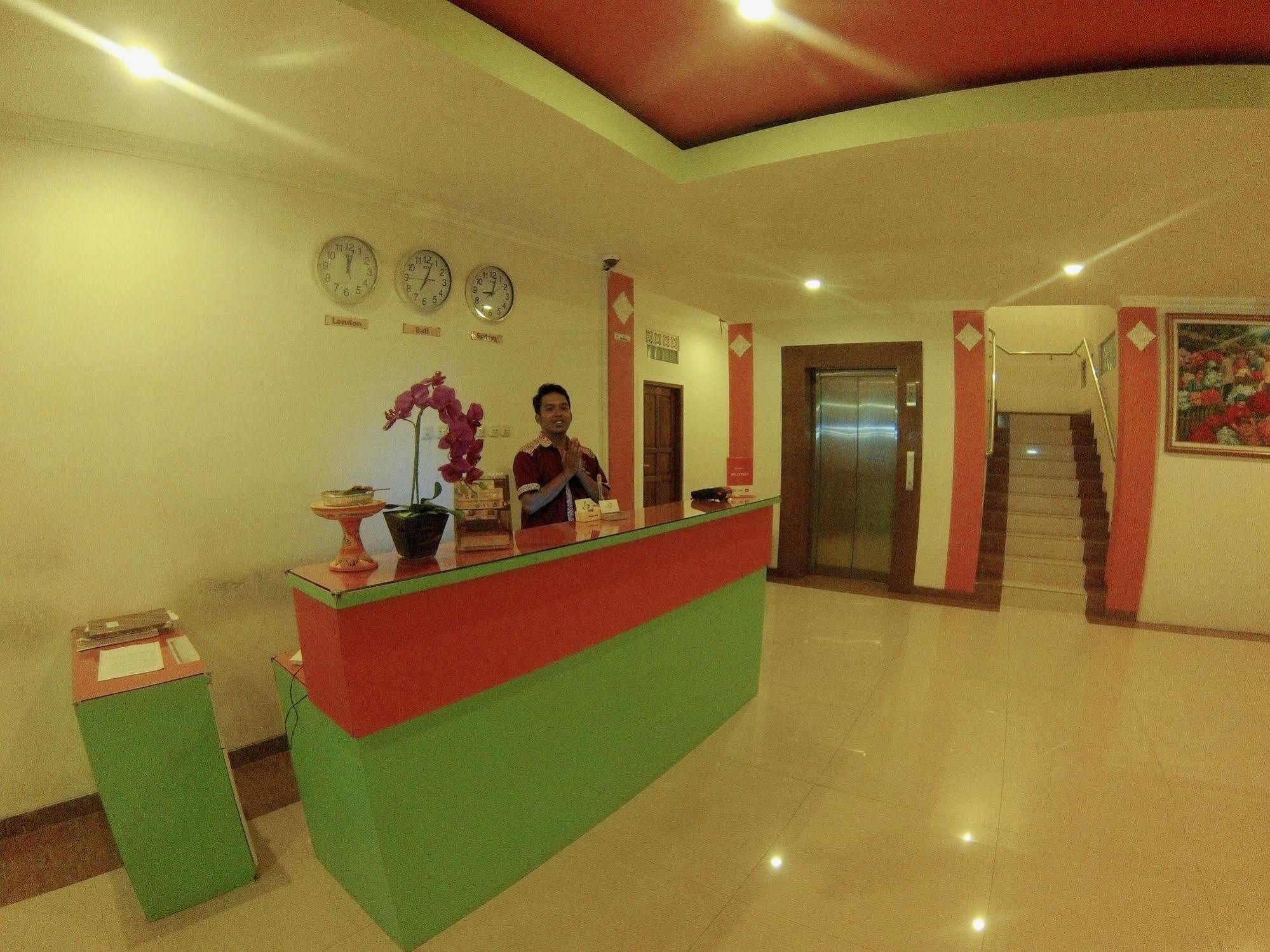 Oyo 90473 Gowin Hotel Kuta Lombok Exteriör bild